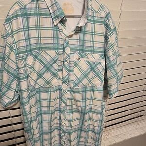 Casual Plaid Button-Down Shirt in Green and White